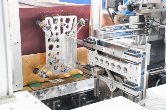 PRY-450A Papiertüten-Seileinziehmaschine 4